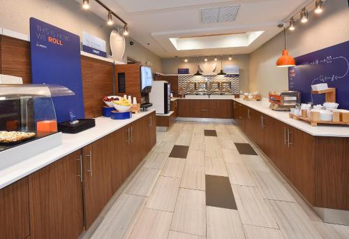 Ételek és italok, Holiday Inn Express Hotel & Suites Selma By IHG in Selma (Alabama) Ételek és italok, Holiday Inn Express Hotel & Suites Selma By IHG in Selma (Alabama)