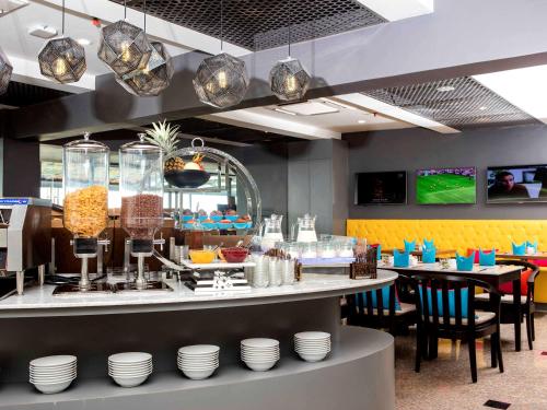 Restaurant, Hotel Stadium in Thingangyun Restaurant, Hotel Stadium in Thingangyun