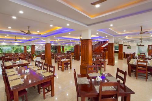 مطعم, منتجع كورج كليفز (Coorg Cliffs Resort) in Pollibetta مطعم, منتجع كورج كليفز (Coorg Cliffs Resort) in Pollibetta