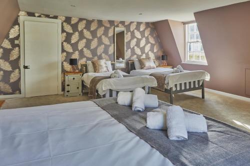 Superhost UK, FREE Parking, Fireplace, Bath City Center Luxury Maisonette! in Bath Superhost UK, FREE Parking, Fireplace, Bath City Center Luxury Maisonette! in Bath
