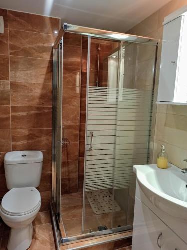 ห้องน้ำ, Central Square Apartment 2 in ปีร์กอส ห้องน้ำ, Central Square Apartment 2 in ปีร์กอส