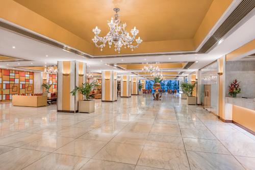 Lobby, Manila Prince Hotel in Ermita Lobby, Manila Prince Hotel in Ermita