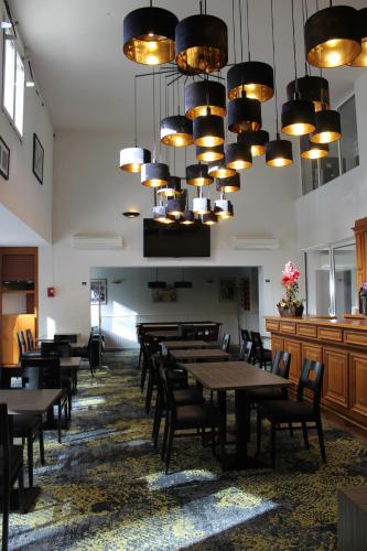 Bar/Lounge, The Originals City, City Hôtel, Beauvais in Beauvais Bar/Lounge, The Originals City, City Hôtel, Beauvais in Beauvais
