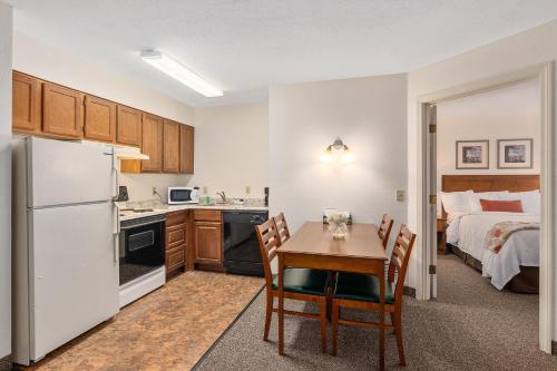 مطبخ, ريزدنس آت دانيال ويبستر (Residences at Daniel Webster) in Merrimack مطبخ, ريزدنس آت دانيال ويبستر (Residences at Daniel Webster) in Merrimack