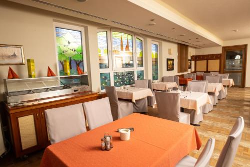 Restaurant, Dom Hotel near Thermal Spa Restaurant, Dom Hotel near Thermal Spa