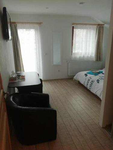 Cazare REGIM HÔTELIER ZĂRNEŞTI (Cazare REGIM HOTELIER ZARNESTI) in 澤爾內斯蒂 Cazare REGIM HÔTELIER ZĂRNEŞTI (Cazare REGIM HOTELIER ZARNESTI) in 澤爾內斯蒂