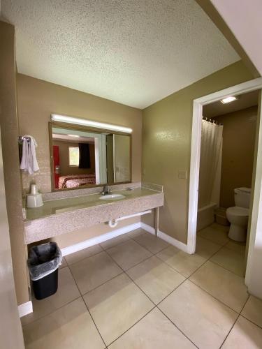 Economy Inn in Arcadia Economy Inn in Arcadia