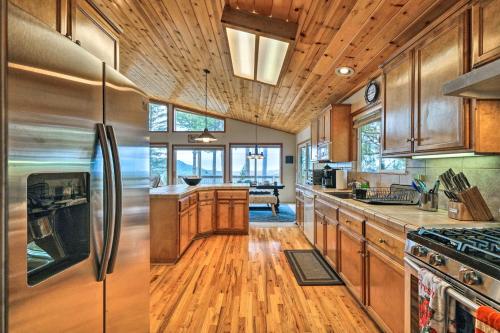 Near Hiking Home with Deck in Twain Harte! in سونورا Near Hiking Home with Deck in Twain Harte! in سونورا