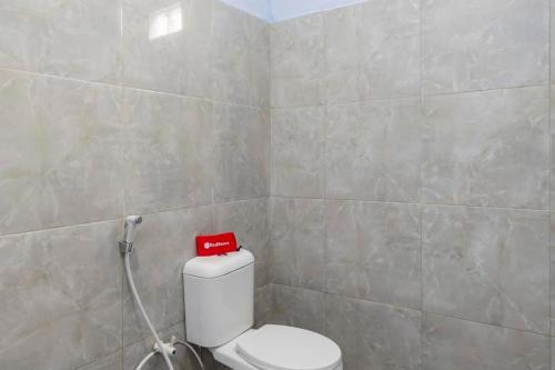 Bathroom, RedDoorz Syariah @ Bondowoso City Center in Bondowoso Bathroom, RedDoorz Syariah @ Bondowoso City Center in Bondowoso