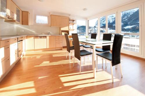 Hotel Sherlock Holmes & Khana Restaurant "200 m Gondola to Hasliberg Ski" in Meiringen Hotel Sherlock Holmes & Khana Restaurant "200 m Gondola to Hasliberg Ski" in Meiringen