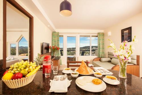 אוכל ומשקאות, Sterling Ooty Elk Hill in אוטי אוכל ומשקאות, Sterling Ooty Elk Hill in אוטי