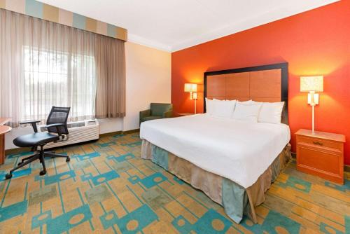 Facilities, La Quinta Inn & Suites by Wyndham USF (Near Busch Gardens) in Temple Terrace Facilities, La Quinta Inn & Suites by Wyndham USF (Near Busch Gardens) in Temple Terrace