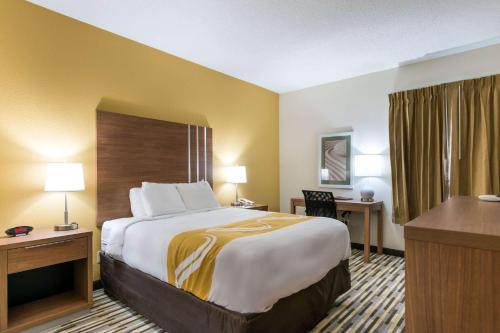 Comfort Inn (Quality Inn) in Michigan City (IN) Comfort Inn (Quality Inn) in Michigan City (IN)