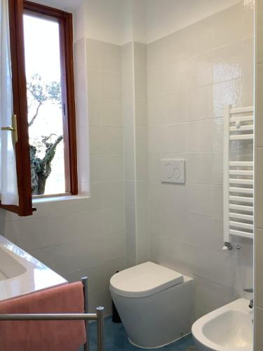 Bathroom, Argentella House in Palombara Sabina Bathroom, Argentella House in Palombara Sabina