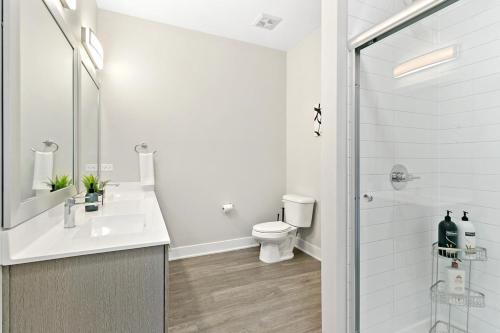 Bright & Comfortable Oakbrook 2BR Apt Free Parking OAK28 in Oakbrook Terrace (IL) Bright & Comfortable Oakbrook 2BR Apt Free Parking OAK28 in Oakbrook Terrace (IL)