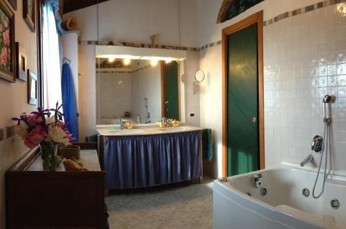 Bagno, Villa Gaia in Santa Maria della Versa Bagno, Villa Gaia in Santa Maria della Versa