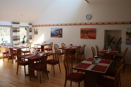 Restaurant, Hotel Berg in Hochstadt an der Donau Restaurant, Hotel Berg in Hochstadt an der Donau