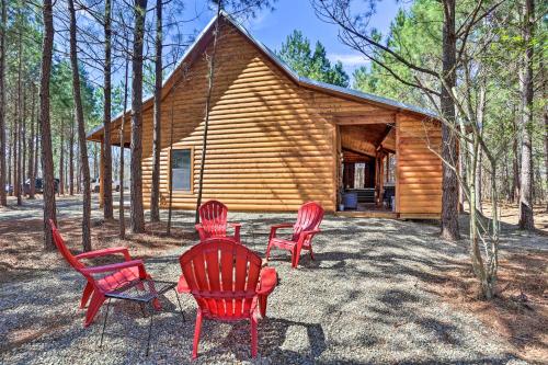 The Breeze - Broken Bow Cabin with Hot Tub and Deck! in De Queen The Breeze - Broken Bow Cabin with Hot Tub and Deck! in De Queen