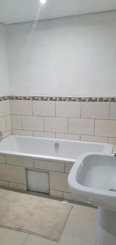 Tertius Lodge And House in Sonheuwel Central Tertius Lodge And House in Sonheuwel Central
