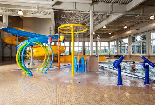 parque acuático, Pomeroy Inn & Suites Prince George in Prince George City Center parque acuático, Pomeroy Inn & Suites Prince George in Prince George City Center