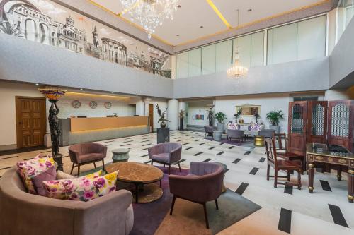 Vestíbulo, Hotel Real Maestranza in Guadalajara Vestíbulo, Hotel Real Maestranza in Guadalajara