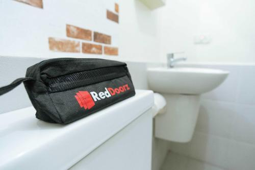 Bathroom, RedDoorz @ Poblacion Sur Sigma in Poblacion Bathroom, RedDoorz @ Poblacion Sur Sigma in Poblacion