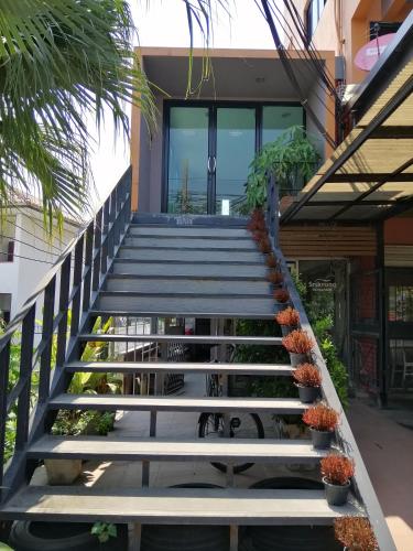Exterior view, ศรีกรุงดีลักซ์โฮเตล in Han Tra Exterior view, ศรีกรุงดีลักซ์โฮเตล in Han Tra
