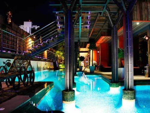 ニッキーズ ハンドルバー ホテル13