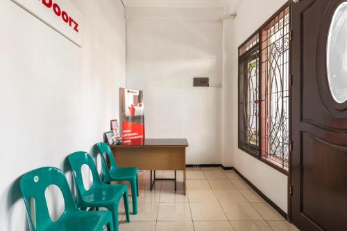 RedDoorz near Widya Mandala University near Blockbuster Museum Surabaya RedDoorz near Widya Mandala University near Blockbuster Museum Surabaya