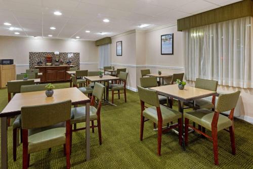 Food and beverages, La Quinta Inn & Suites by Wyndham Sawgrass in Fort Lauderdale (FL) Food and beverages, La Quinta Inn & Suites by Wyndham Sawgrass in Fort Lauderdale (FL)