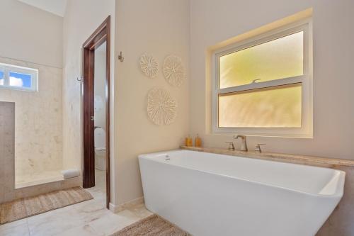 Badkamer, Sirenian Bay Resort -Villas & All Inclusive Bungalows in Surfside Badkamer, Sirenian Bay Resort -Villas & All Inclusive Bungalows in Surfside