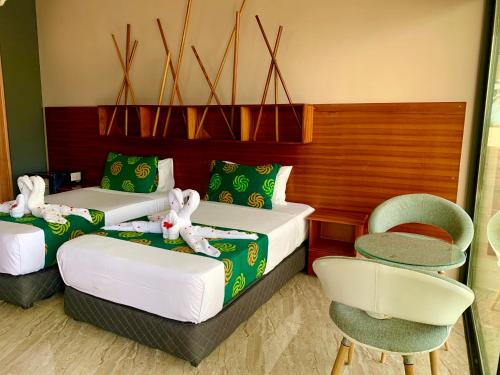 Lemon Beach Resort in Elmina Lemon Beach Resort in Elmina