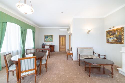 Aristocrat Boutique Hotel in بتروجرادسكي دسترك Aristocrat Boutique Hotel in بتروجرادسكي دسترك