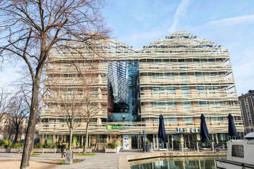 Exterior view, Holiday Inn Express Paris-Canal De La Villette By IHG in 19th - Buttes-Chaumont Exterior view, Holiday Inn Express Paris-Canal De La Villette By IHG in 19th - Buttes-Chaumont