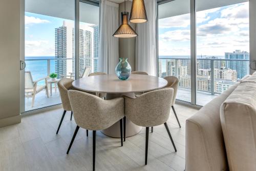 NEW2019 OCEANVIEW SE CornerSuite 32th Floor! - image 2