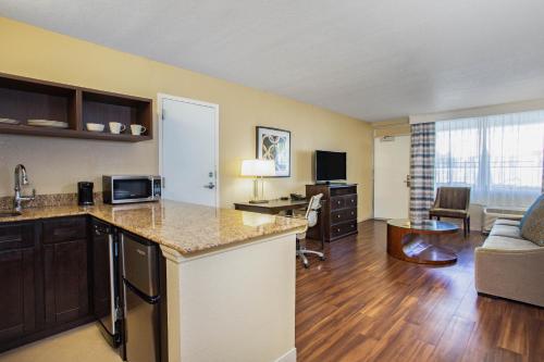 Konyha, Ramada by Wyndham Venice Hotel Venezia in Venice (Florida) Konyha, Ramada by Wyndham Venice Hotel Venezia in Venice (Florida)