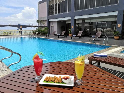 Swimming pool, Grand Continental Hotel Kuala Terengganu in Kuala Terengganu Swimming pool, Grand Continental Hotel Kuala Terengganu in Kuala Terengganu