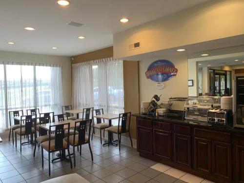 Food and beverages, Baymont by Wyndham Cave City in Cave City (KY) Food and beverages, Baymont by Wyndham Cave City in Cave City (KY)
