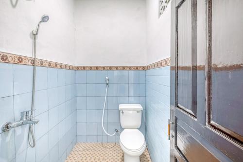 Bathroom, RedDoorz near Wisata Pantai Parangtritis in Parangtritis Bathroom, RedDoorz near Wisata Pantai Parangtritis in Parangtritis