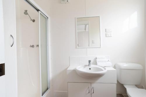 Crestview Tourist Park Hotel in Queanbeyan Crestview Tourist Park Hotel in Queanbeyan