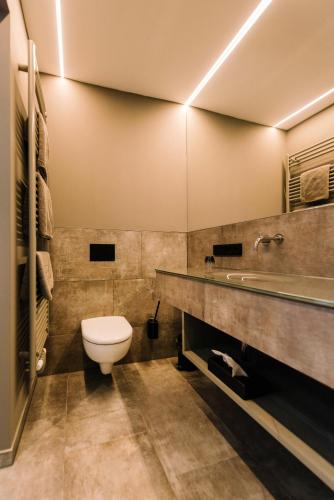 Bathroom, Hotel Johanns in Hilpoltstein Bathroom, Hotel Johanns in Hilpoltstein