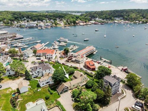 New Listing! All-Suite Harbor-View Home with Deck home Boothbay Harbor