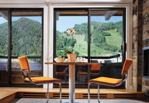 View, Aspen Square Condominium Hotel in Aspen (CO) View, Aspen Square Condominium Hotel in Aspen (CO)