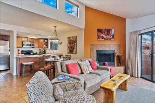 Tucson Mountain View Condo with Shared Pool and Hot Tub Tucson 