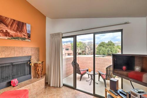 Tucson Mountain View Condo with Shared Pool and Hot Tub - main image