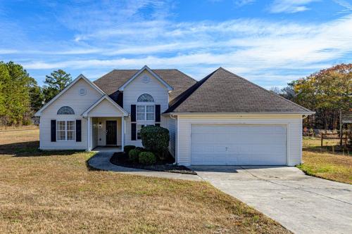 Bright Open House Minutes To Downtown Cartersville in Smyrna (GA) Bright Open House Minutes To Downtown Cartersville in Smyrna (GA)