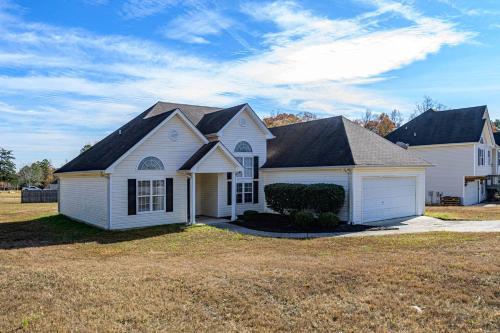 Bright Open House Minutes To Downtown Cartersville in Smyrna (GA) Bright Open House Minutes To Downtown Cartersville in Smyrna (GA)