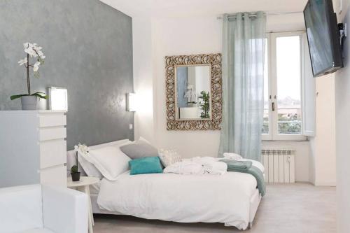 White Panoramic Jacuzzi Suite Trastevere - Top Collection