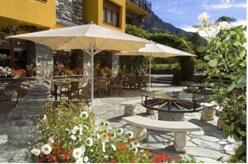 Balcó/terrassa, Hotel Restaurant Castellarnau in La Guingueta D'Aneu Balcó/terrassa, Hotel Restaurant Castellarnau in La Guingueta D'Aneu
