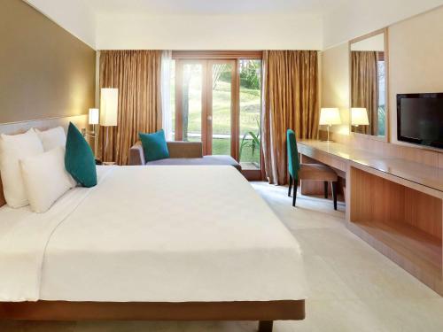 Facilities, Novotel Surabaya Hotel near Surabaya's Zoo Facilities, Novotel Surabaya Hotel near Surabaya's Zoo
